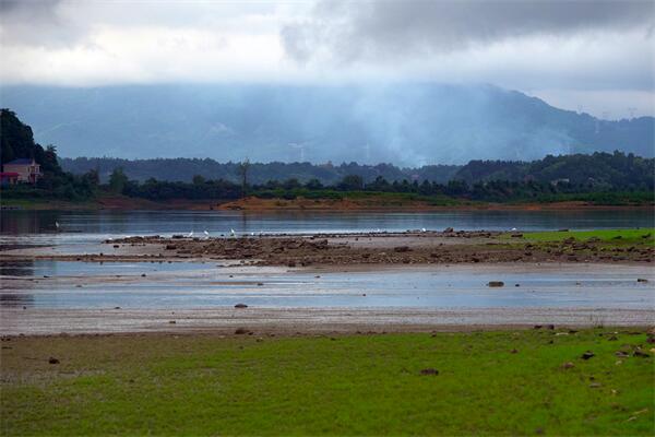 17.烟雨龙湾