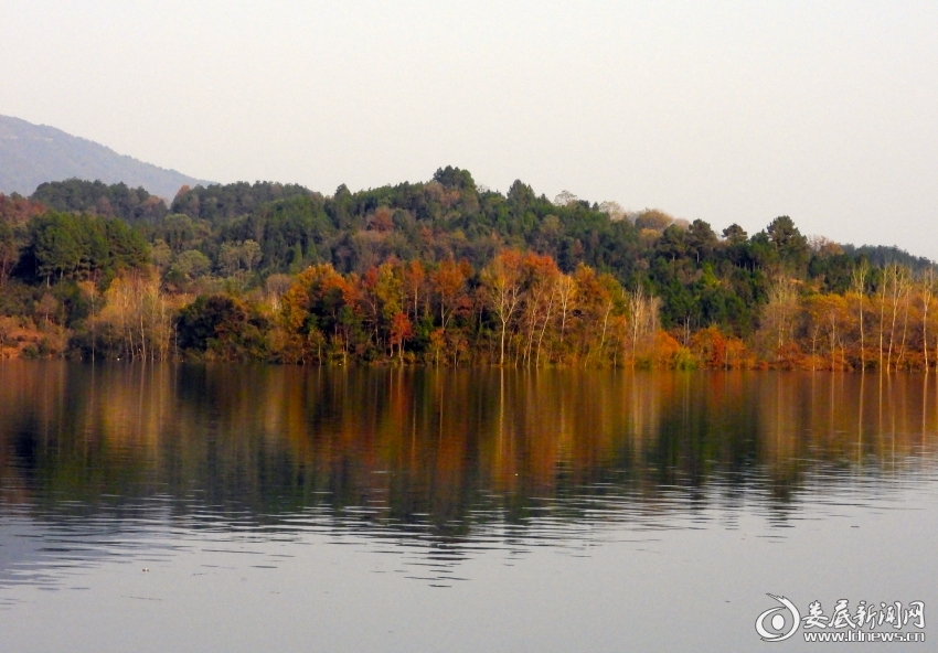 7.湖光山色倒影（廖永华 摄）